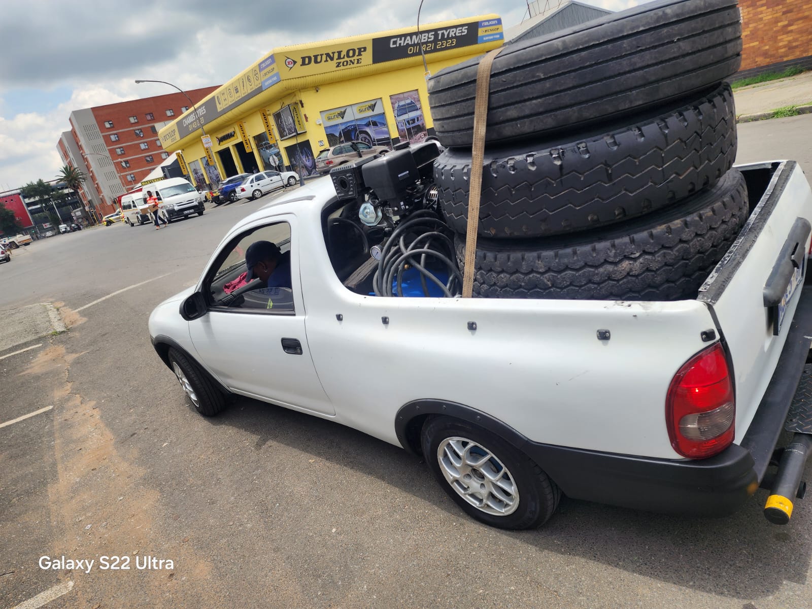 Roadside tyre breakdown assistance for a truck